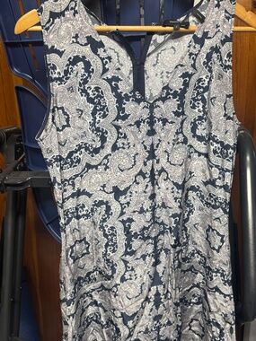 T I T L E Theory Navy Blue Paisley Sleeveless Dress | Size 6 | V-Neck | Back Zip